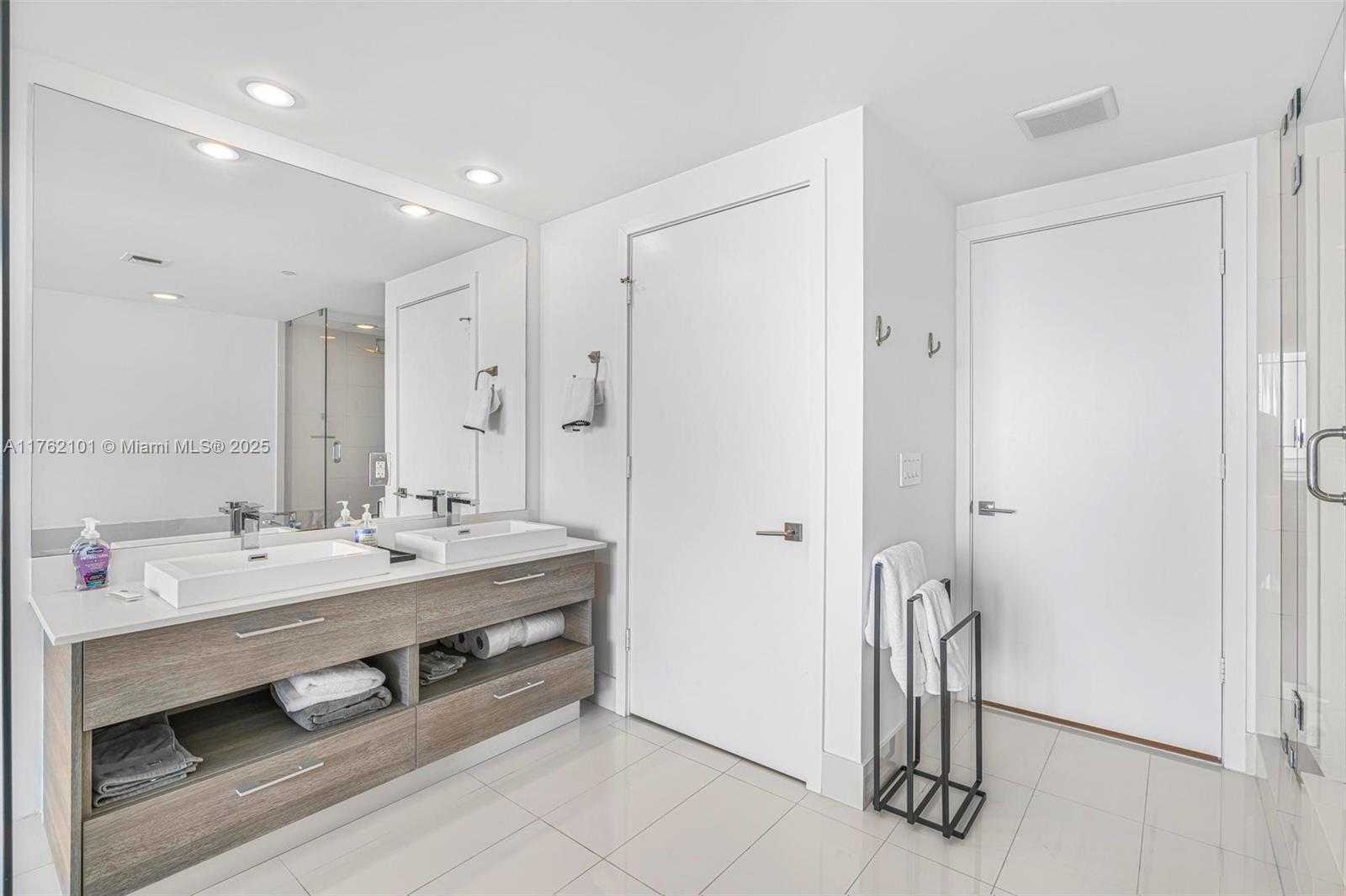 Small Image of 650 NORTH EAST 32ND ST #4903, Miami Number 18