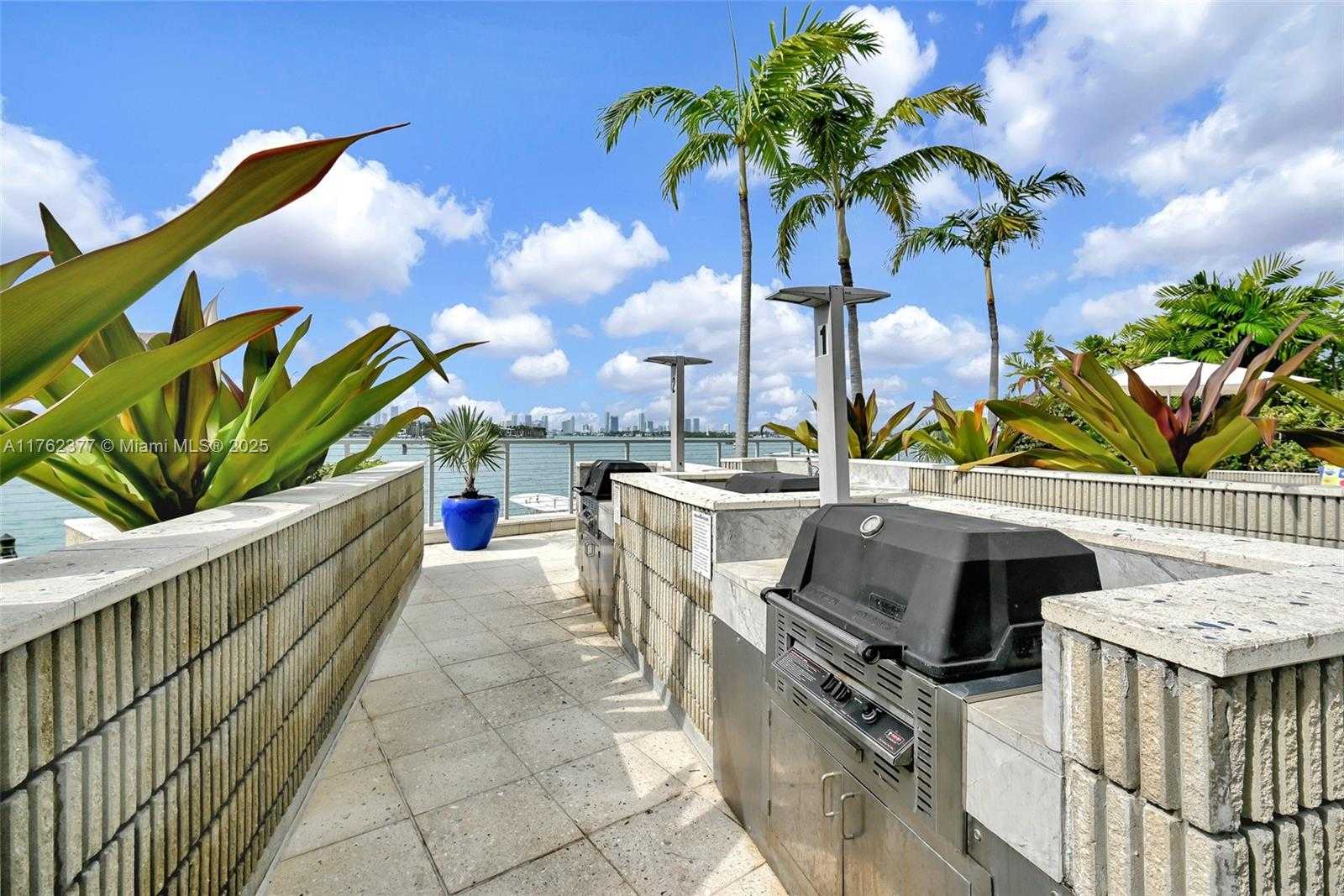 Small Image of 800 WEST AVE #PH44, Miami Beach Number 18