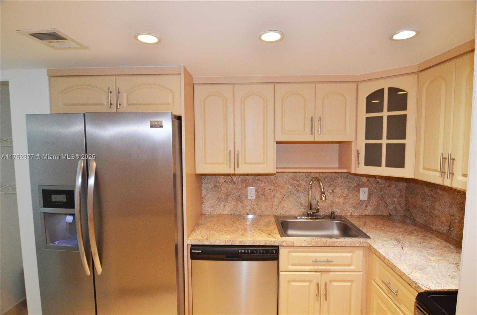 Small Image of 800 WEST AVE #PH44, Miami Beach Number 2