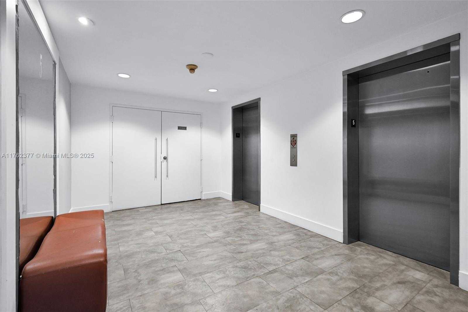 Small Image of 800 WEST AVE #PH44, Miami Beach Number 9