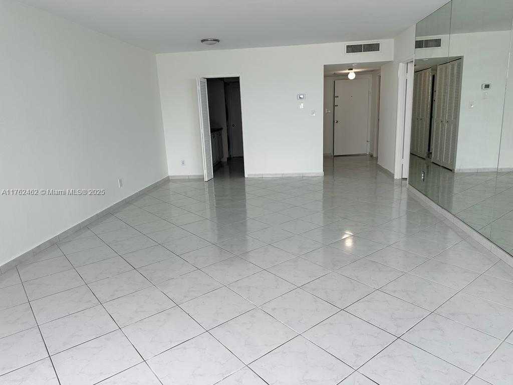 Small Image of 5401 COLLINS AVE #811, Miami Beach Number 25
