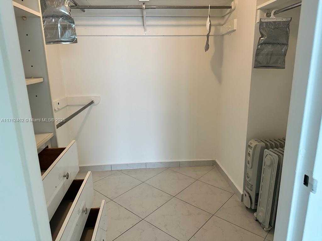 Small Image of 5401 COLLINS AVE #811, Miami Beach Number 26
