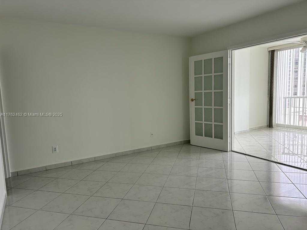 Small Image of 5401 COLLINS AVE #811, Miami Beach Number 27