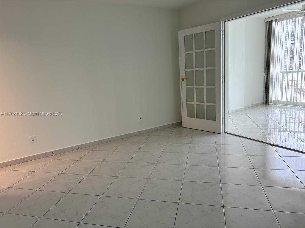 Small Image of 5401 COLLINS AVE #811, Miami Beach Number 28