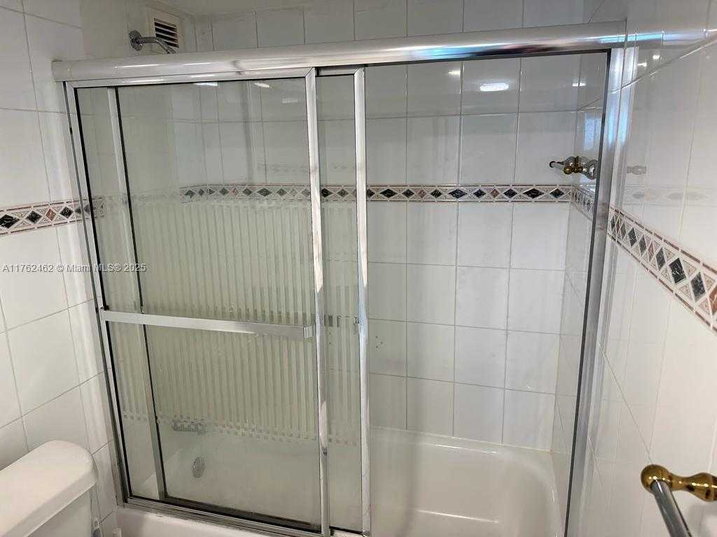 Small Image of 5401 COLLINS AVE #811, Miami Beach Number 31