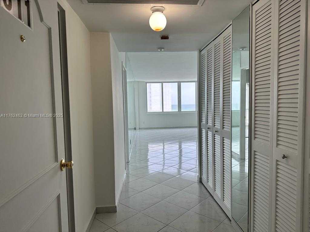 Small Image of 5401 COLLINS AVE #811, Miami Beach Number 33