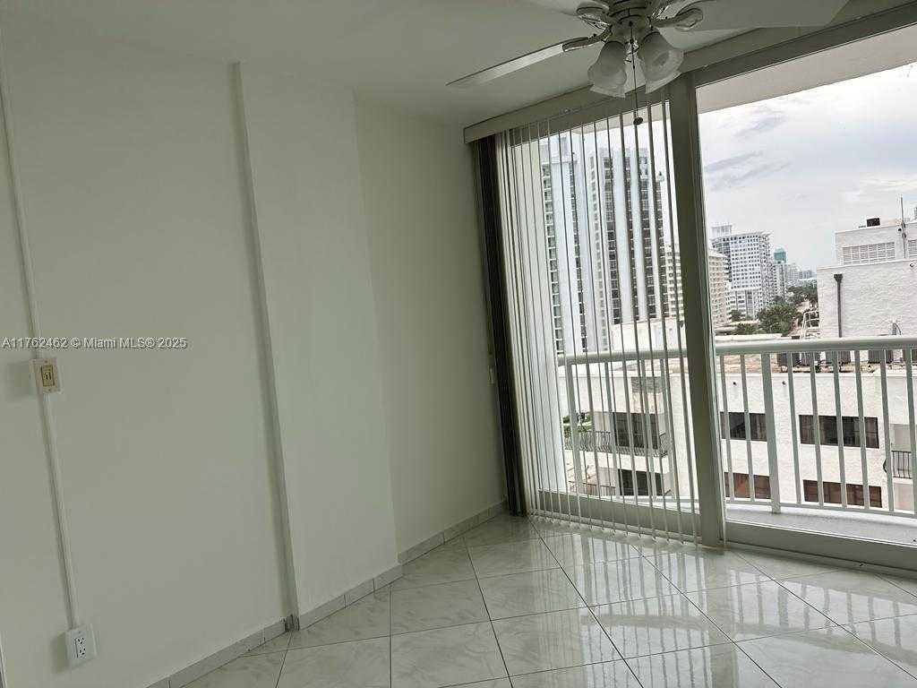 Small Image of 5401 COLLINS AVE #811, Miami Beach Number 34