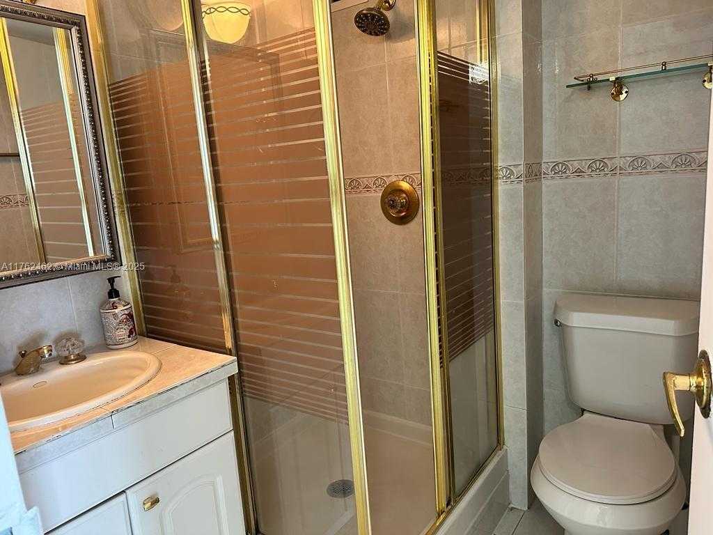 Small Image of 5401 COLLINS AVE #811, Miami Beach Number 35