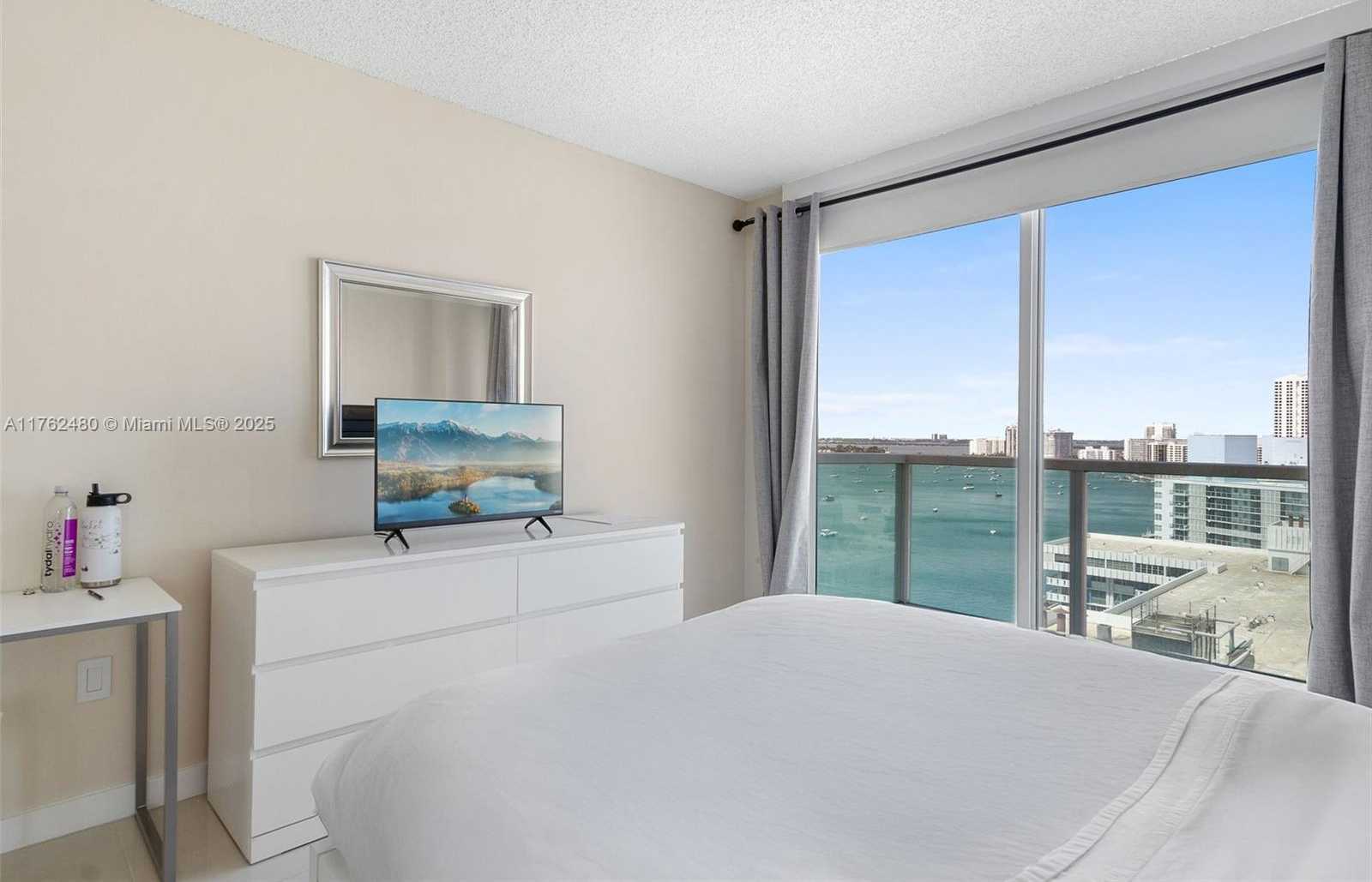 Small Image of 650 WEST AVE #1912, Miami Beach Number 14