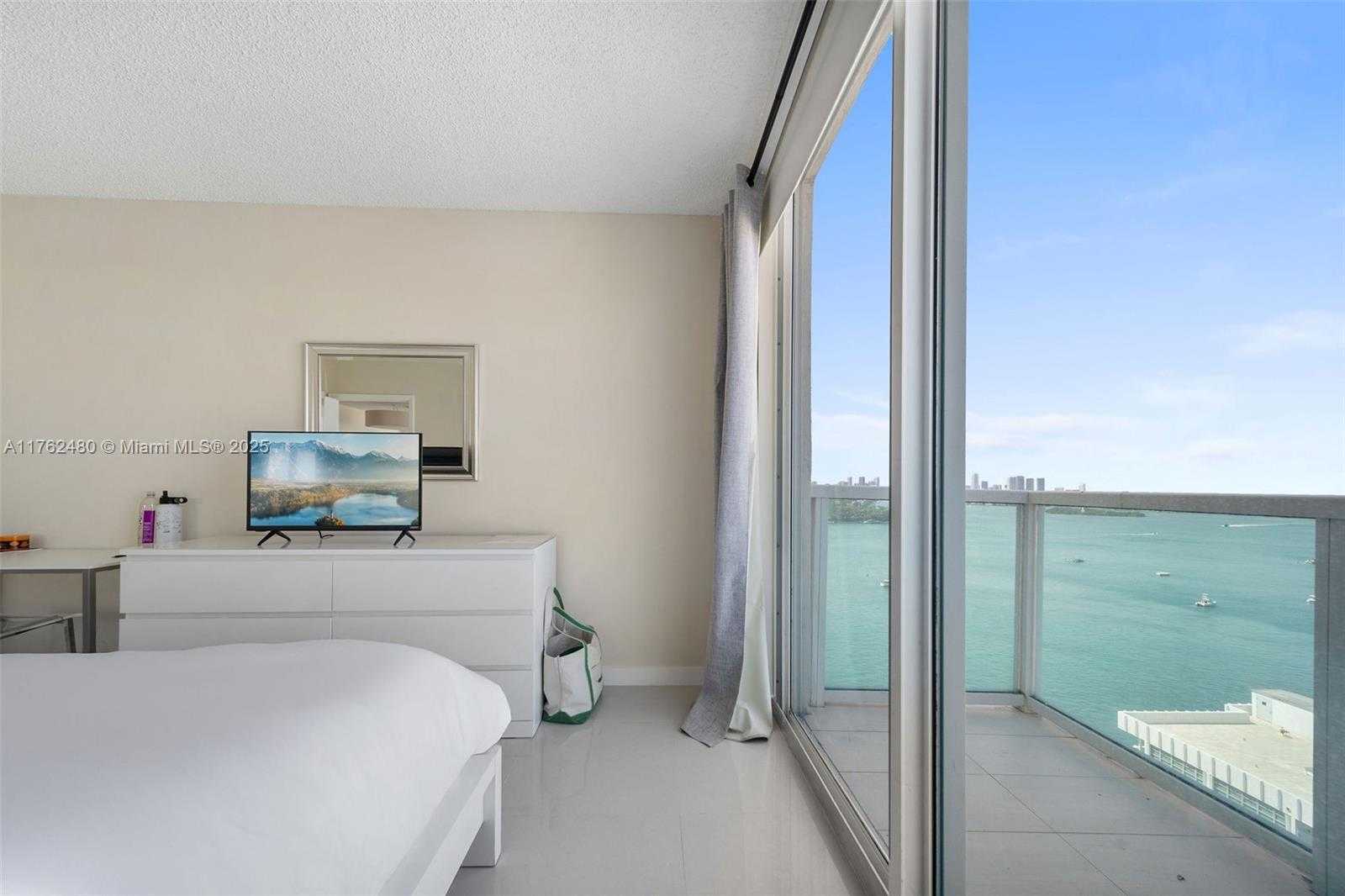 Small Image of 650 WEST AVE #1912, Miami Beach Number 15