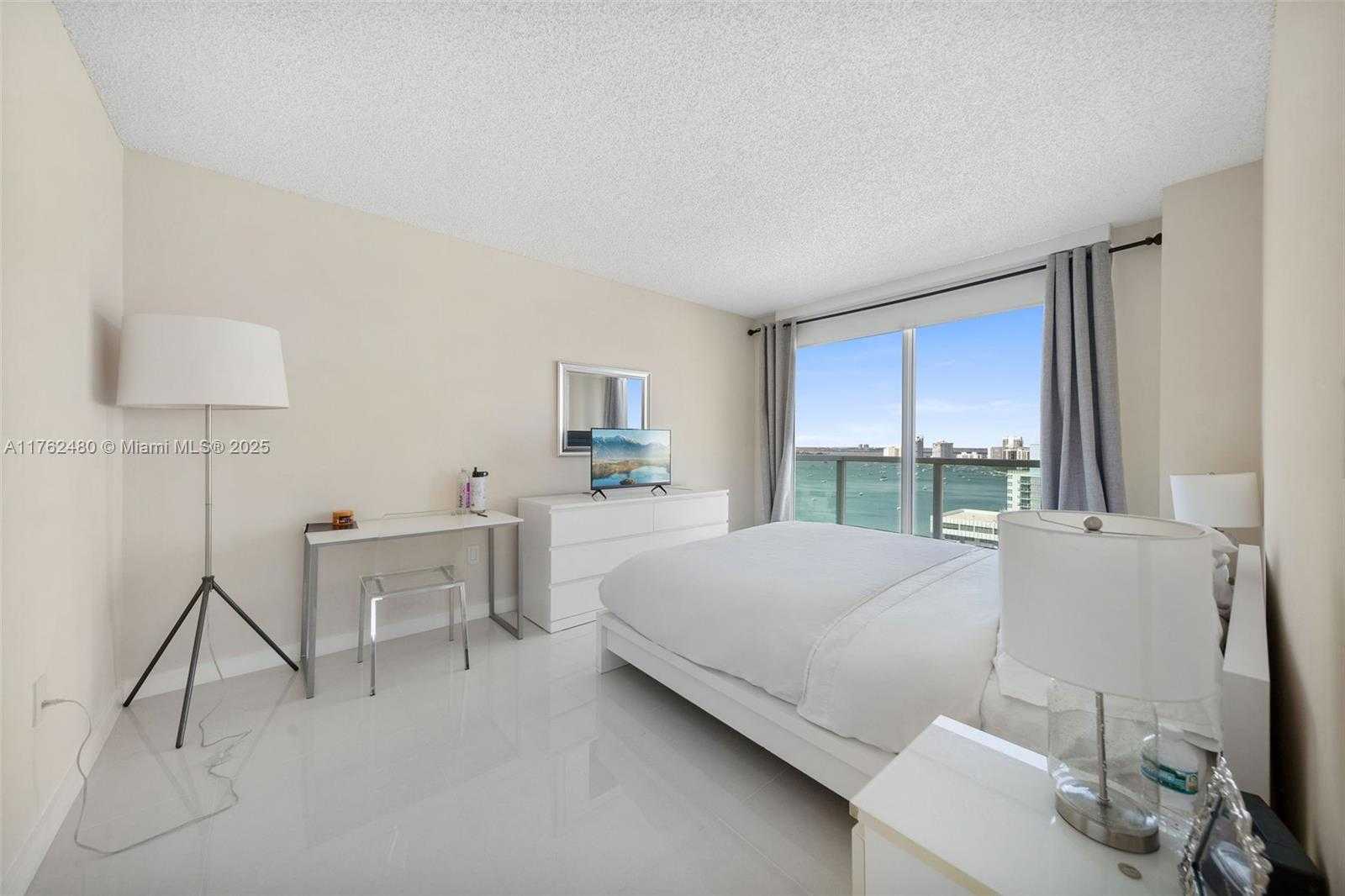 Small Image of 650 WEST AVE #1912, Miami Beach Number 17