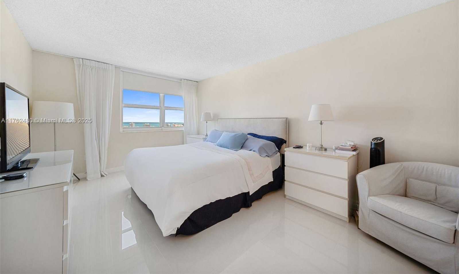 Small Image of 650 WEST AVE #1912, Miami Beach Number 18