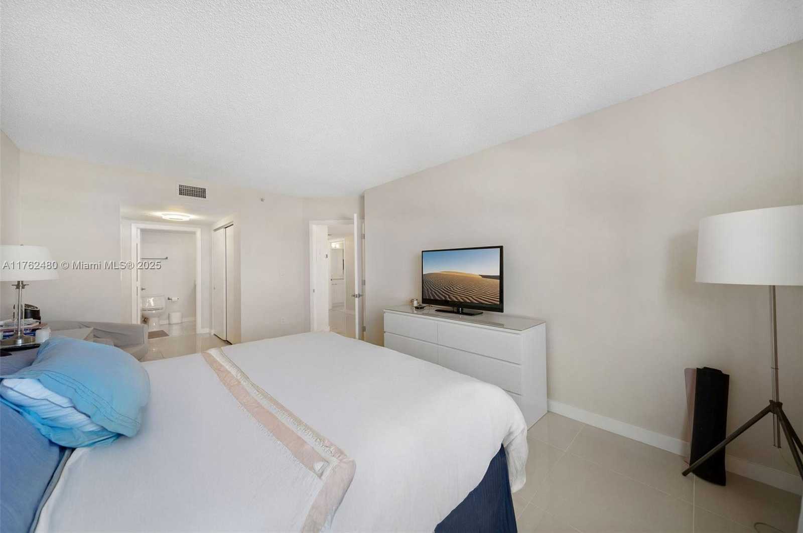 Small Image of 650 WEST AVE #1912, Miami Beach Number 23