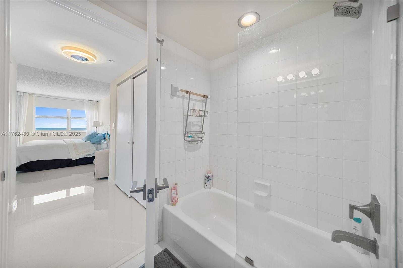 Small Image of 650 WEST AVE #1912, Miami Beach Number 24