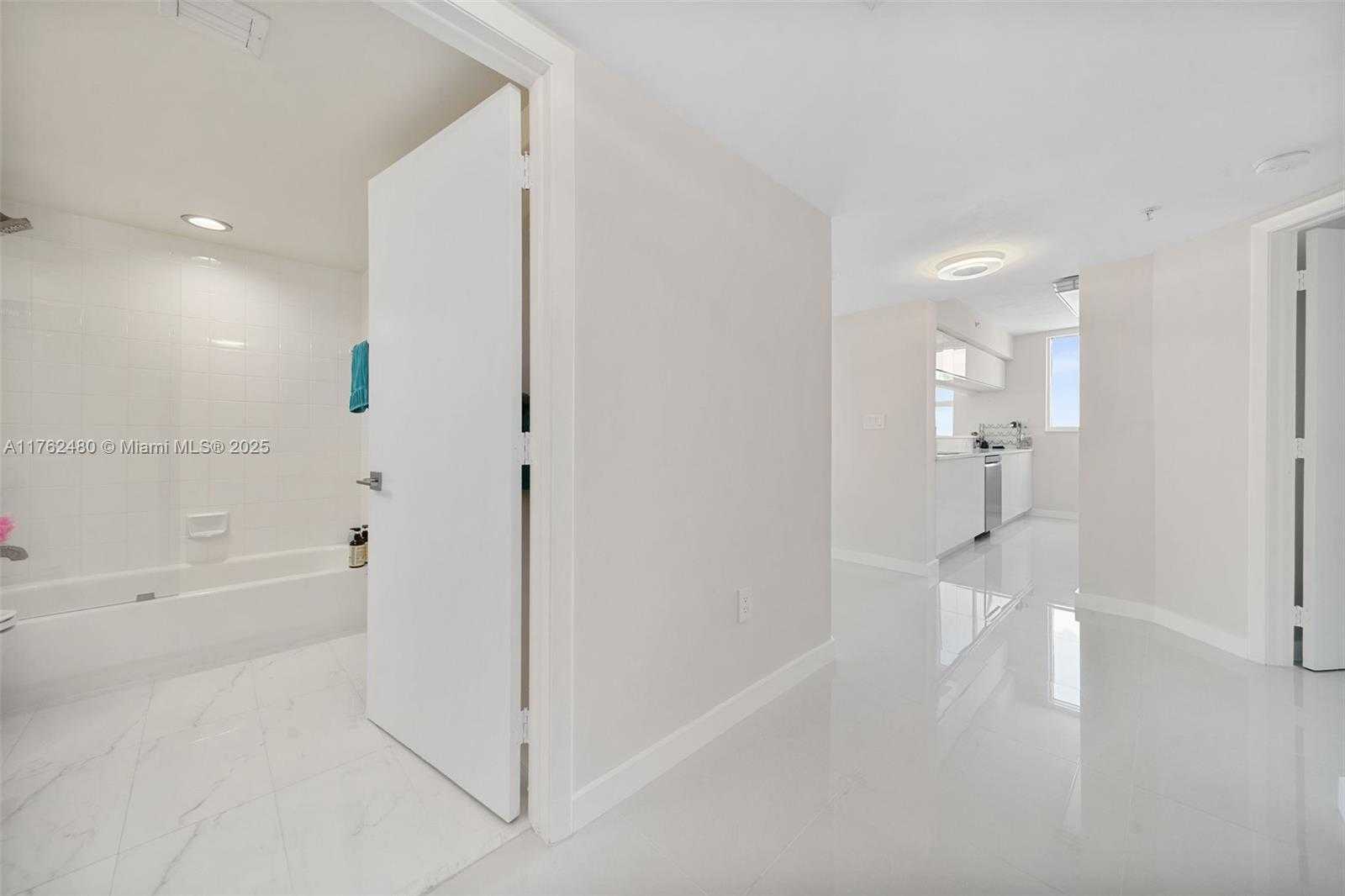 Small Image of 650 WEST AVE #1912, Miami Beach Number 30