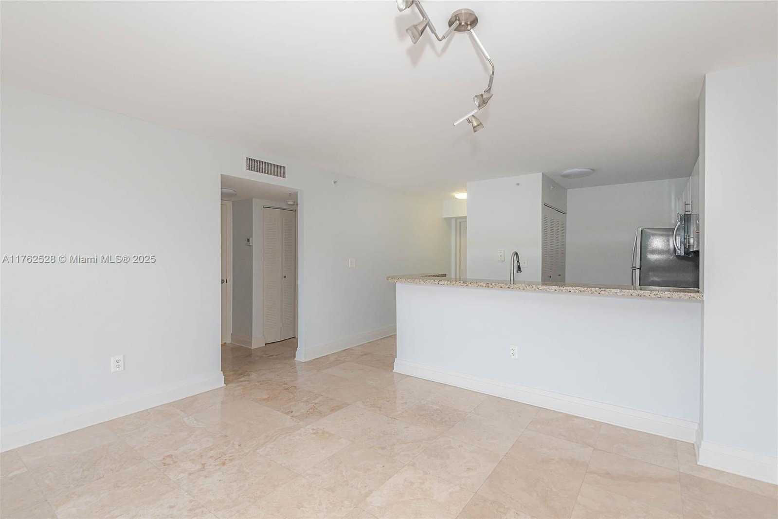 Small Image of 1401 BAY RD #307, Miami Beach Number 13