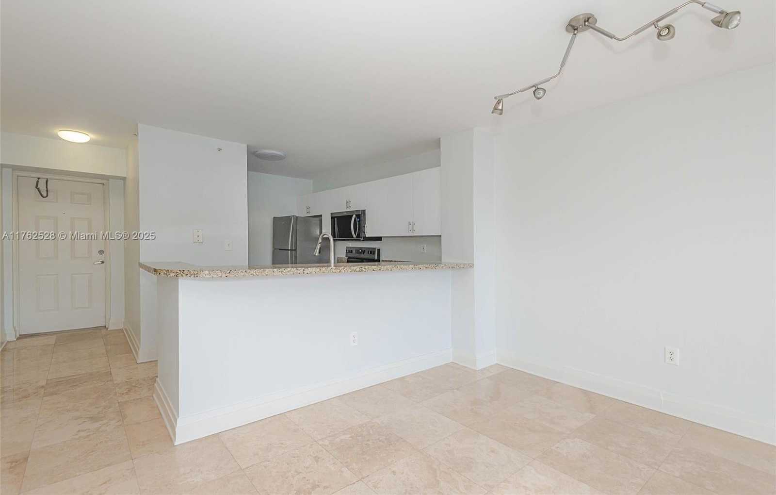 Small Image of 1401 BAY RD #307, Miami Beach Number 4