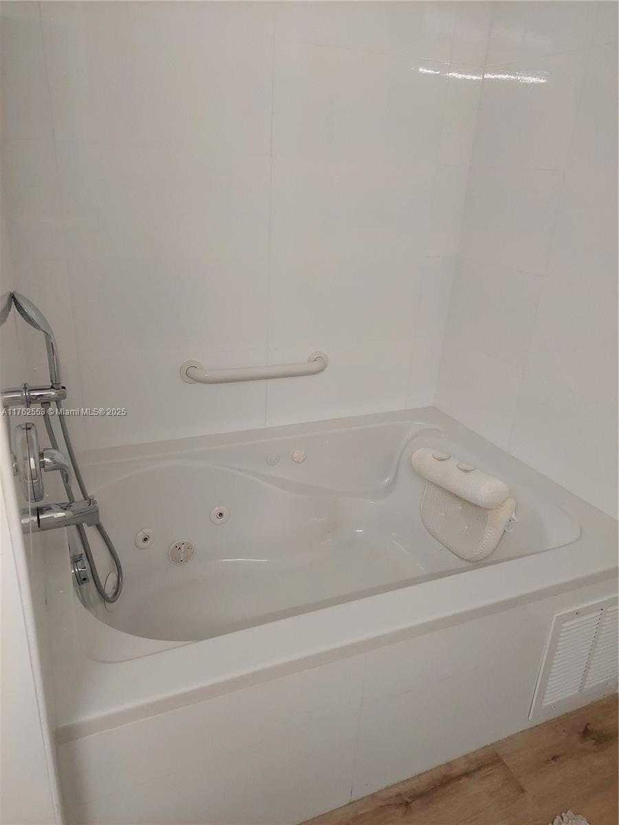Small Image of 3610 YACHT CLUB DR #401, Aventura Number 29