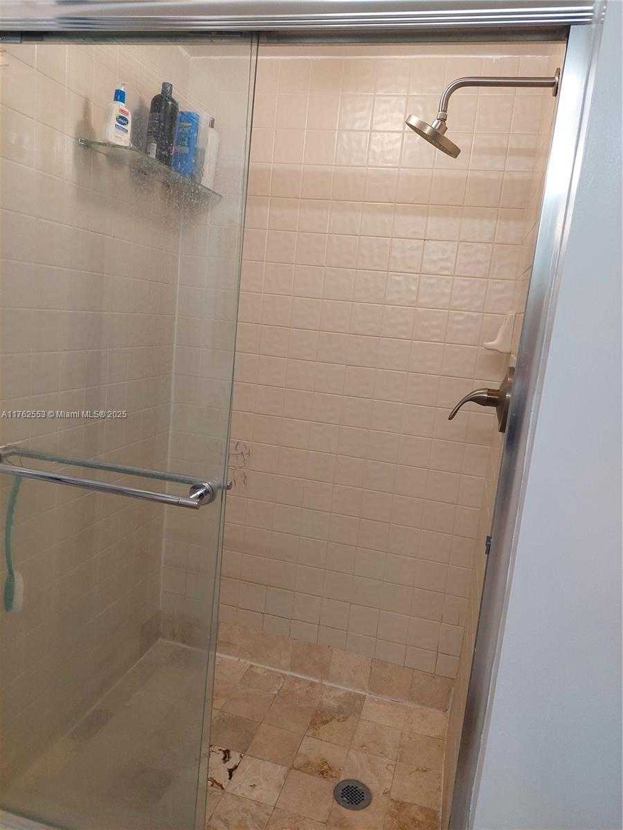 Small Image of 3610 YACHT CLUB DR #401, Aventura Number 31