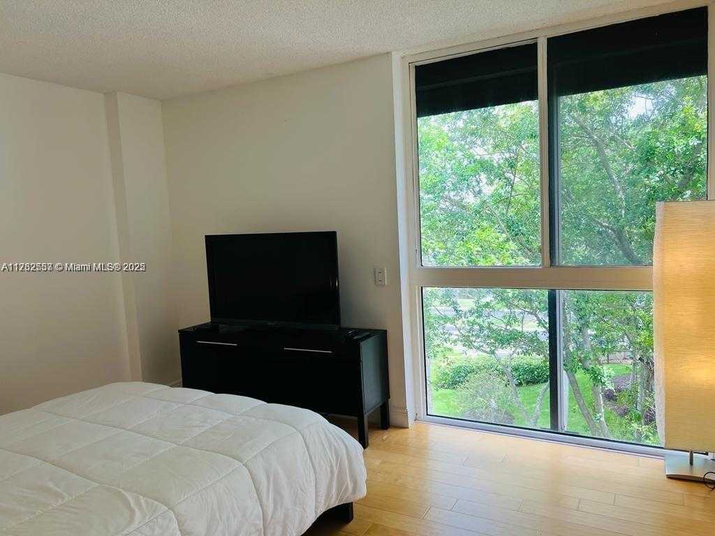 Small Image of 3610 YACHT CLUB DR #401, Aventura Number 32