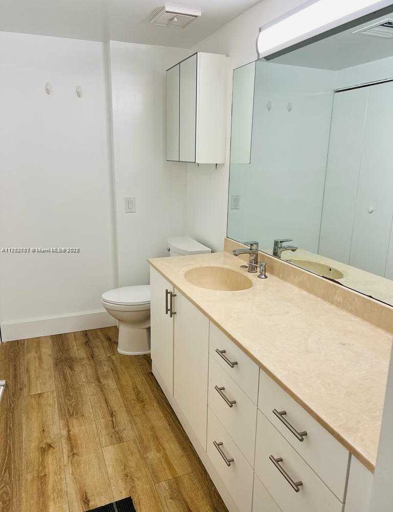Small Image of 3610 YACHT CLUB DR #401, Aventura Number 36