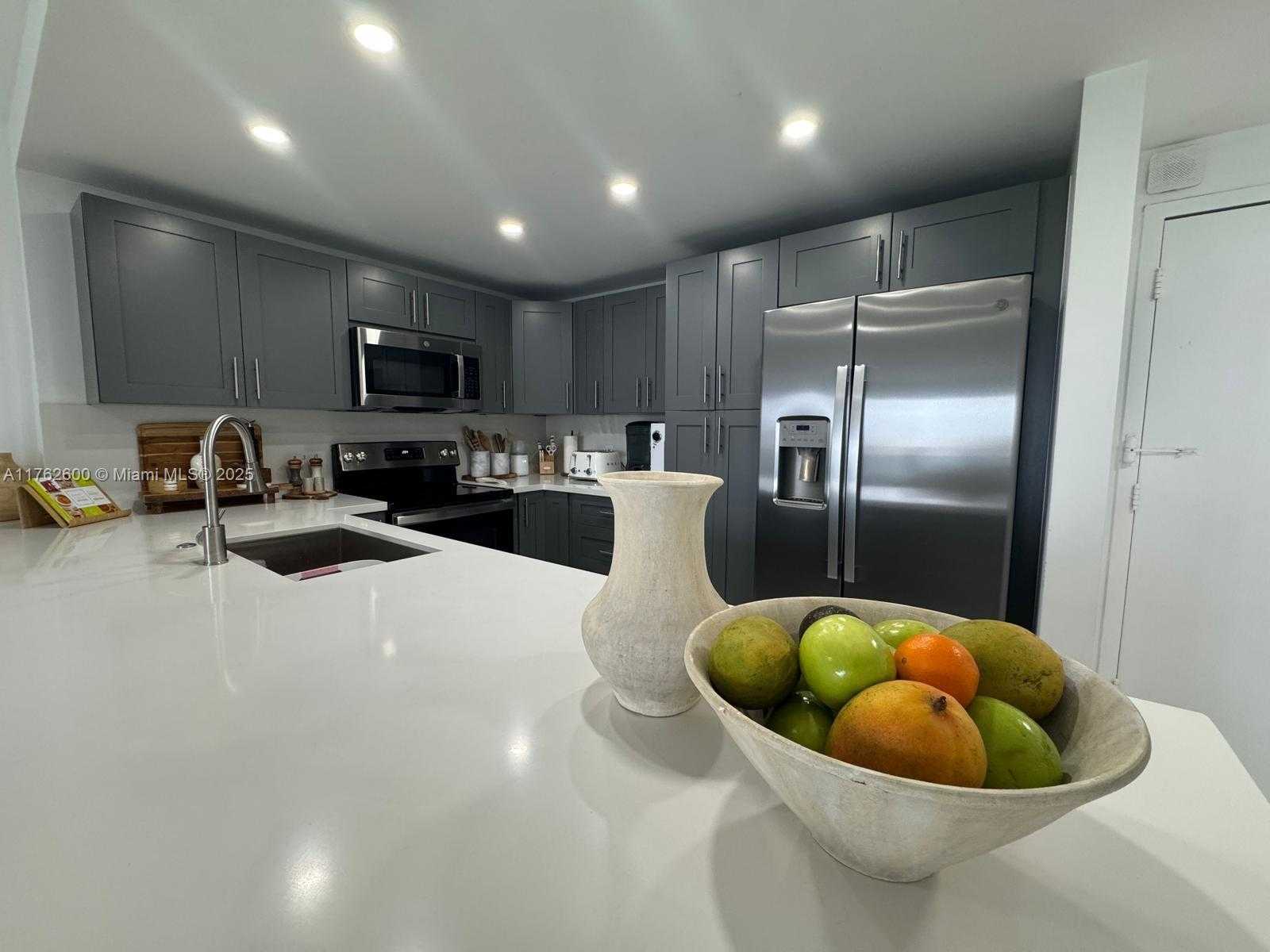 Small Image of 3800 SOUTH OCEAN DR #1810, Hollywood Number 32