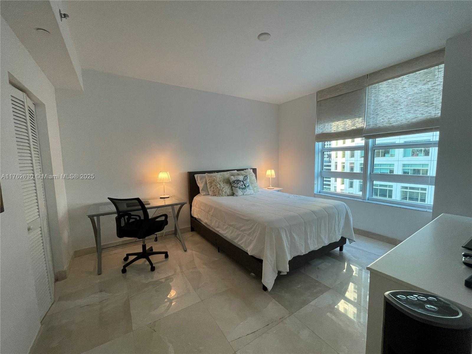 Small Image of 950 BRICKELL BAY DR #1402, Miami Number 10