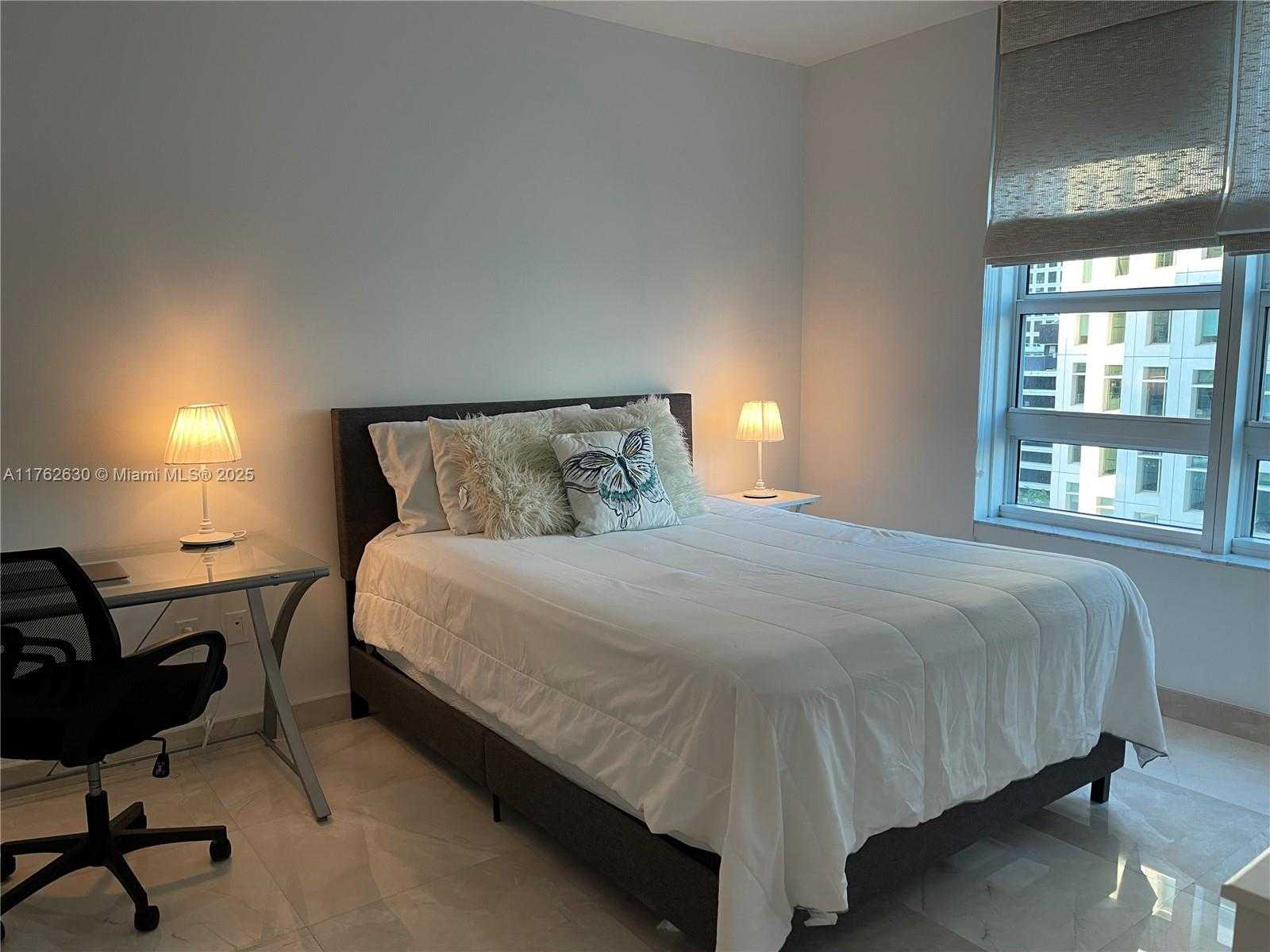 Small Image of 950 BRICKELL BAY DR #1402, Miami Number 11