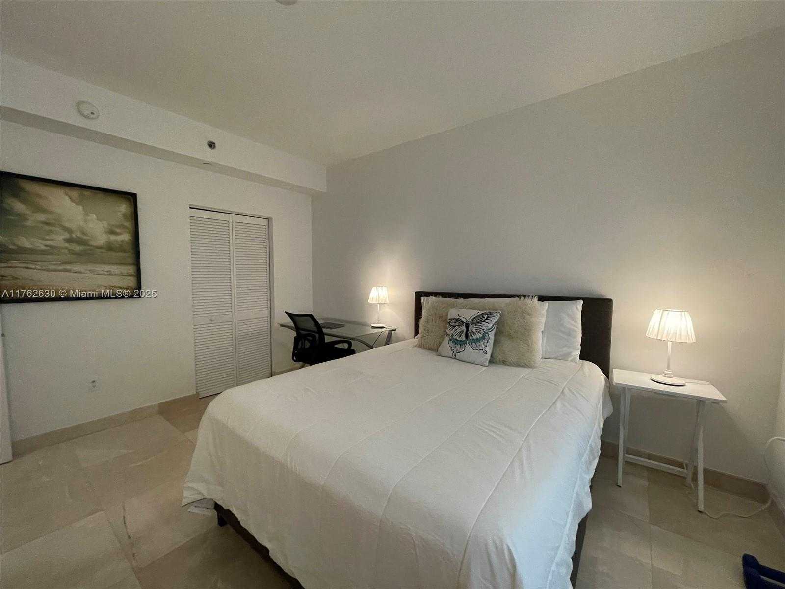 Small Image of 950 BRICKELL BAY DR #1402, Miami Number 12
