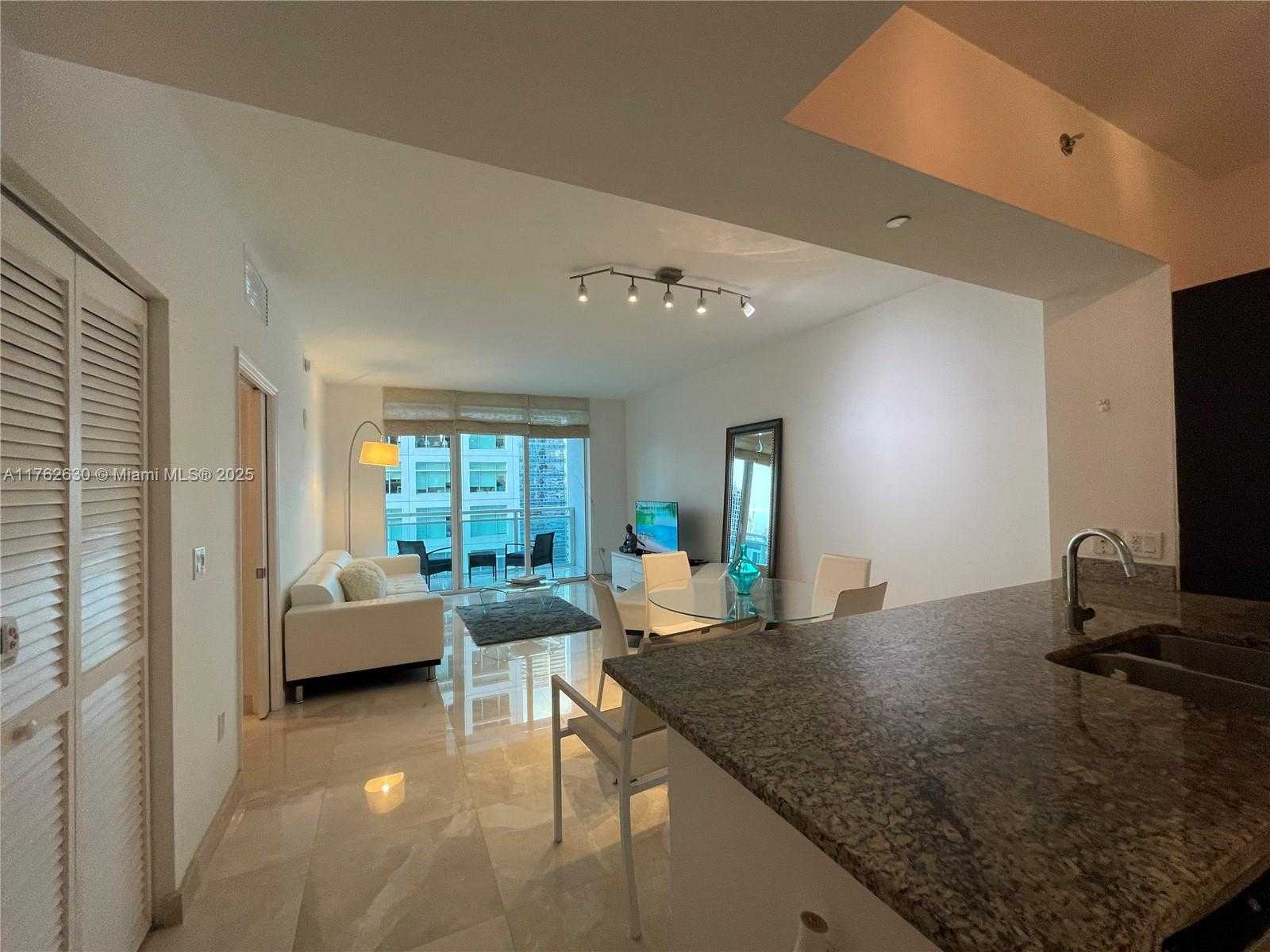 Small Image of 950 BRICKELL BAY DR #1402, Miami Number 15