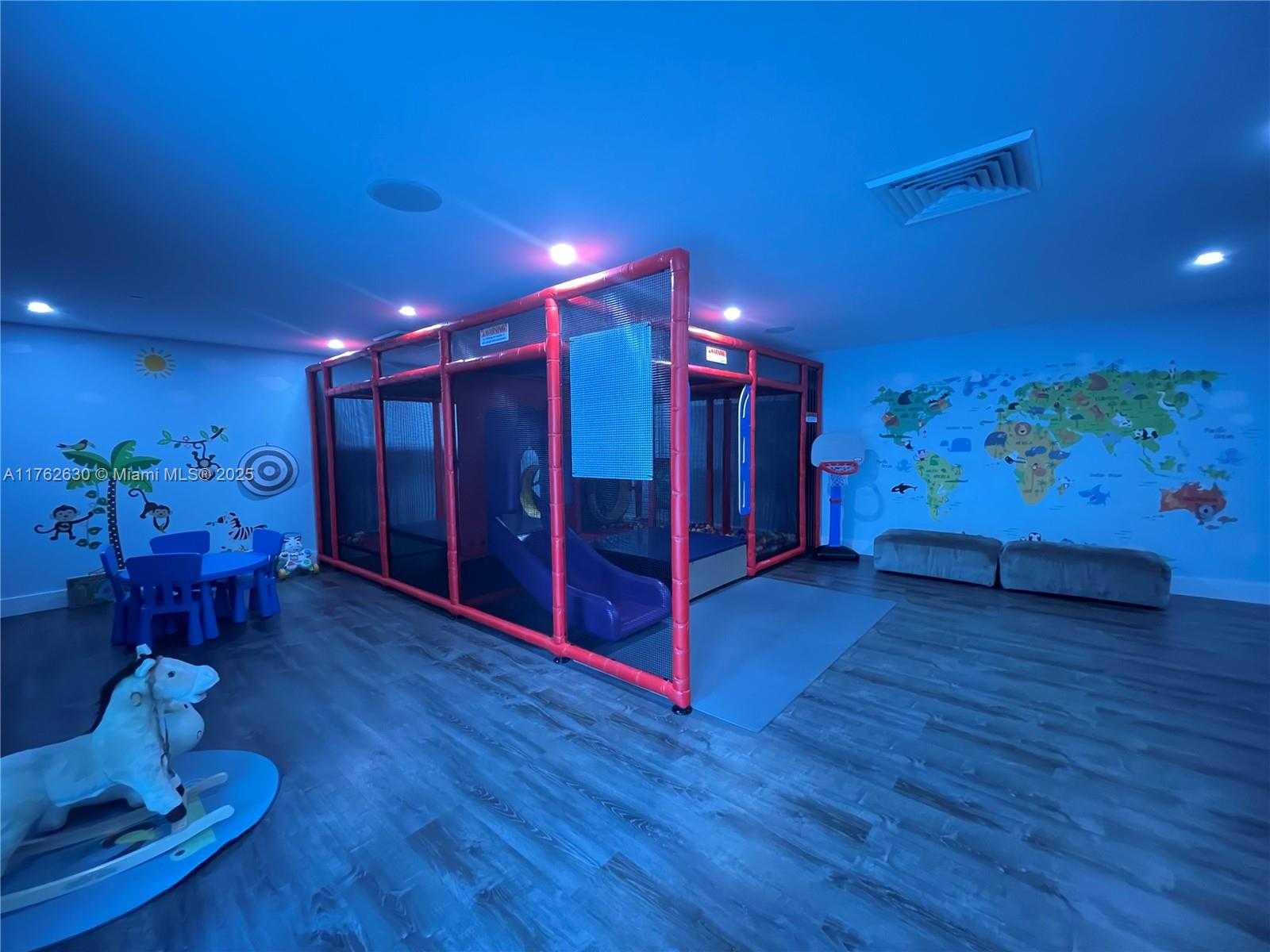 Small Image of 950 BRICKELL BAY DR #1402, Miami Number 18