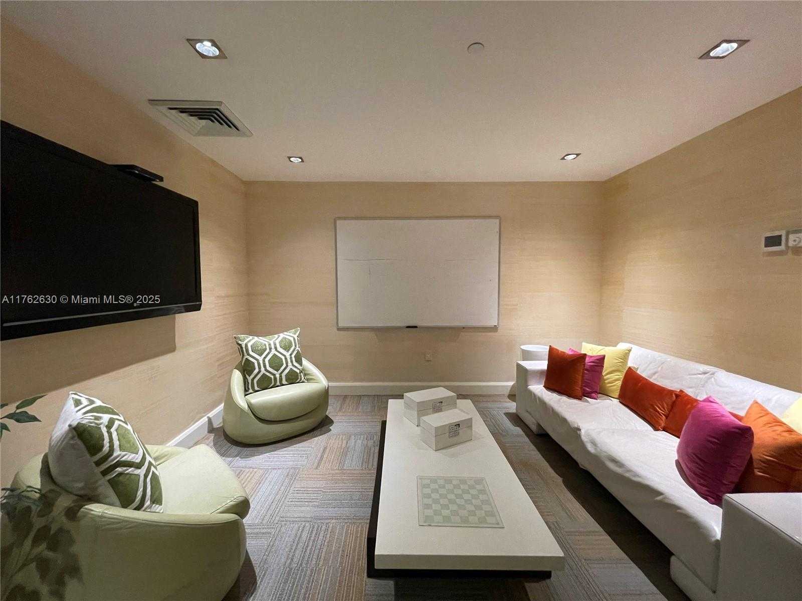 Small Image of 950 BRICKELL BAY DR #1402, Miami Number 19