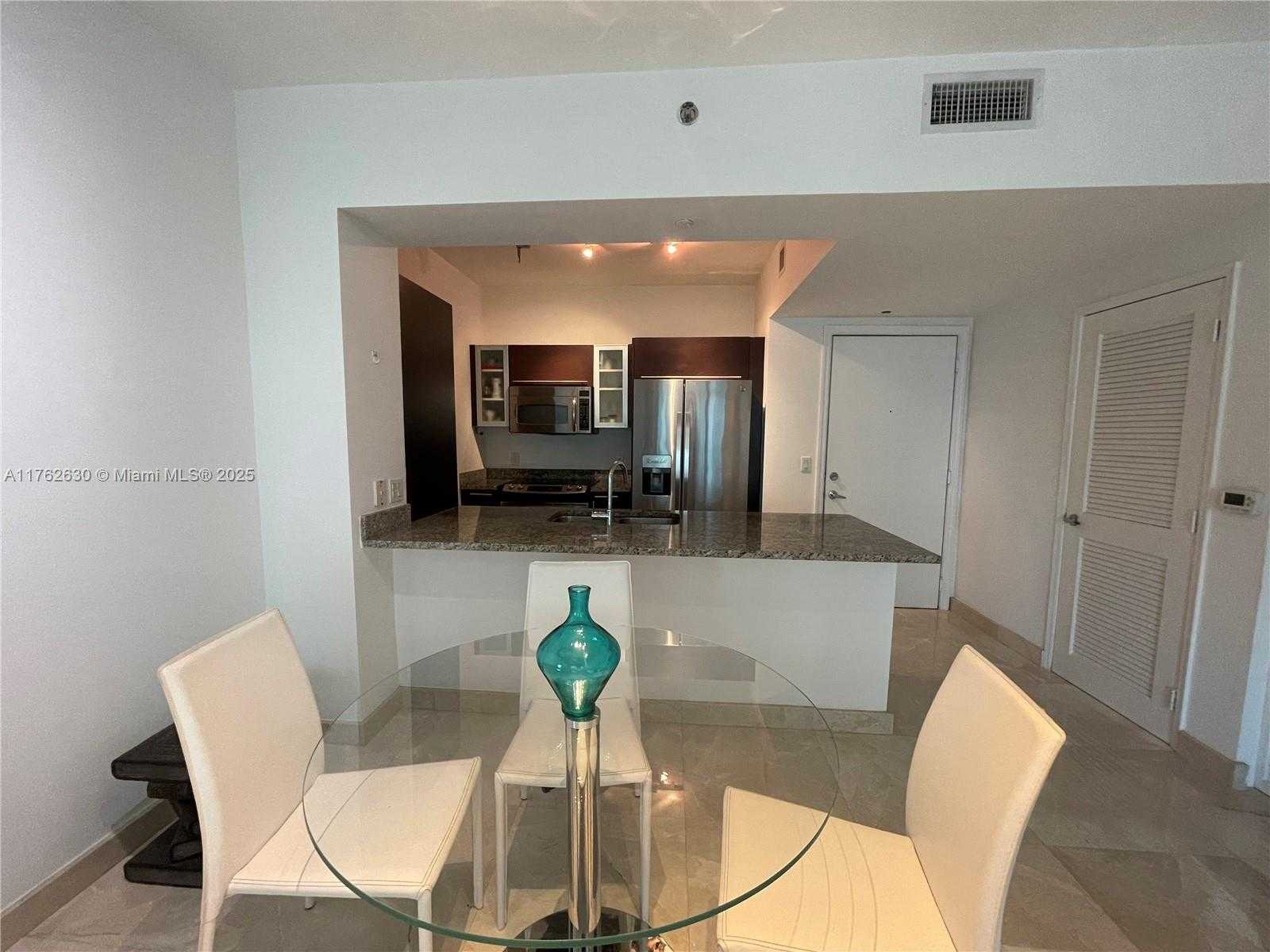 Small Image of 950 BRICKELL BAY DR #1402, Miami Number 4