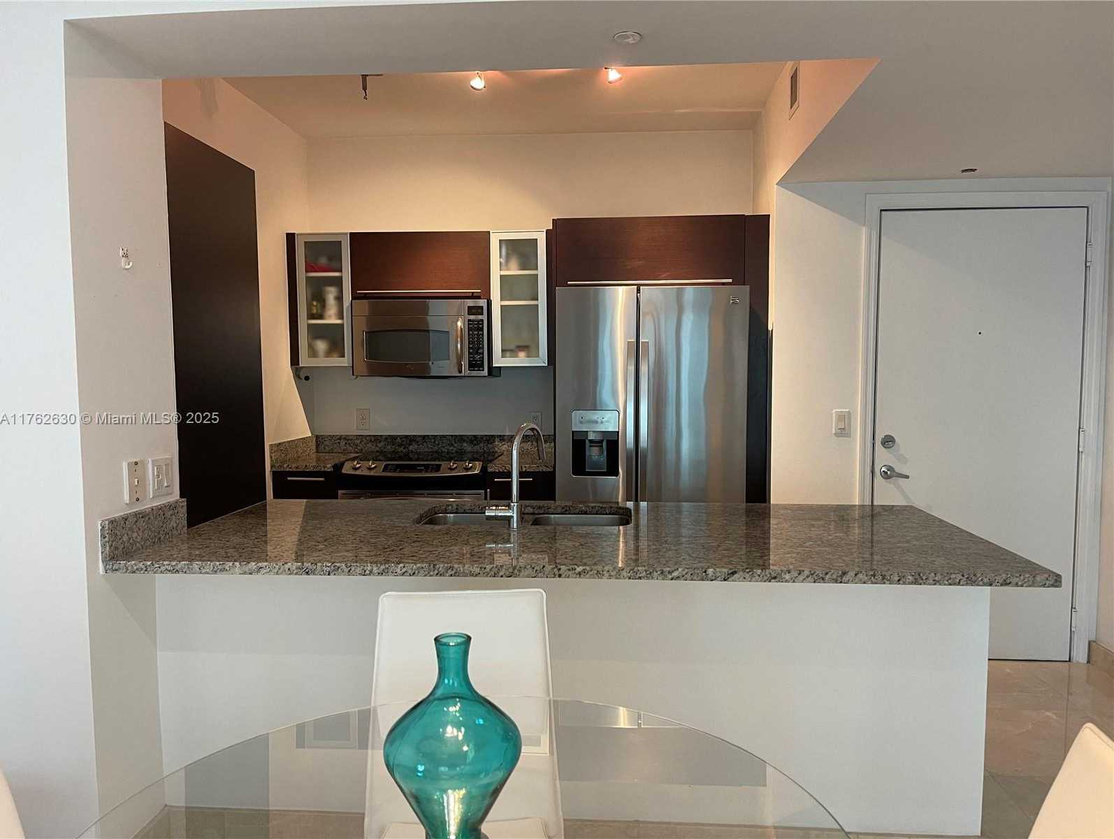 Small Image of 950 BRICKELL BAY DR #1402, Miami Number 5