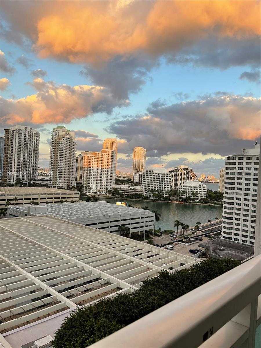 Small Image of 950 BRICKELL BAY DR #1402, Miami Number 8