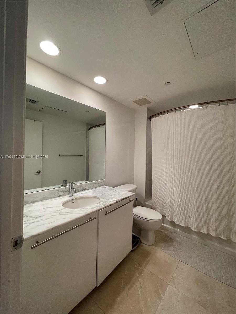 Small Image of 950 BRICKELL BAY DR #1402, Miami Number 9