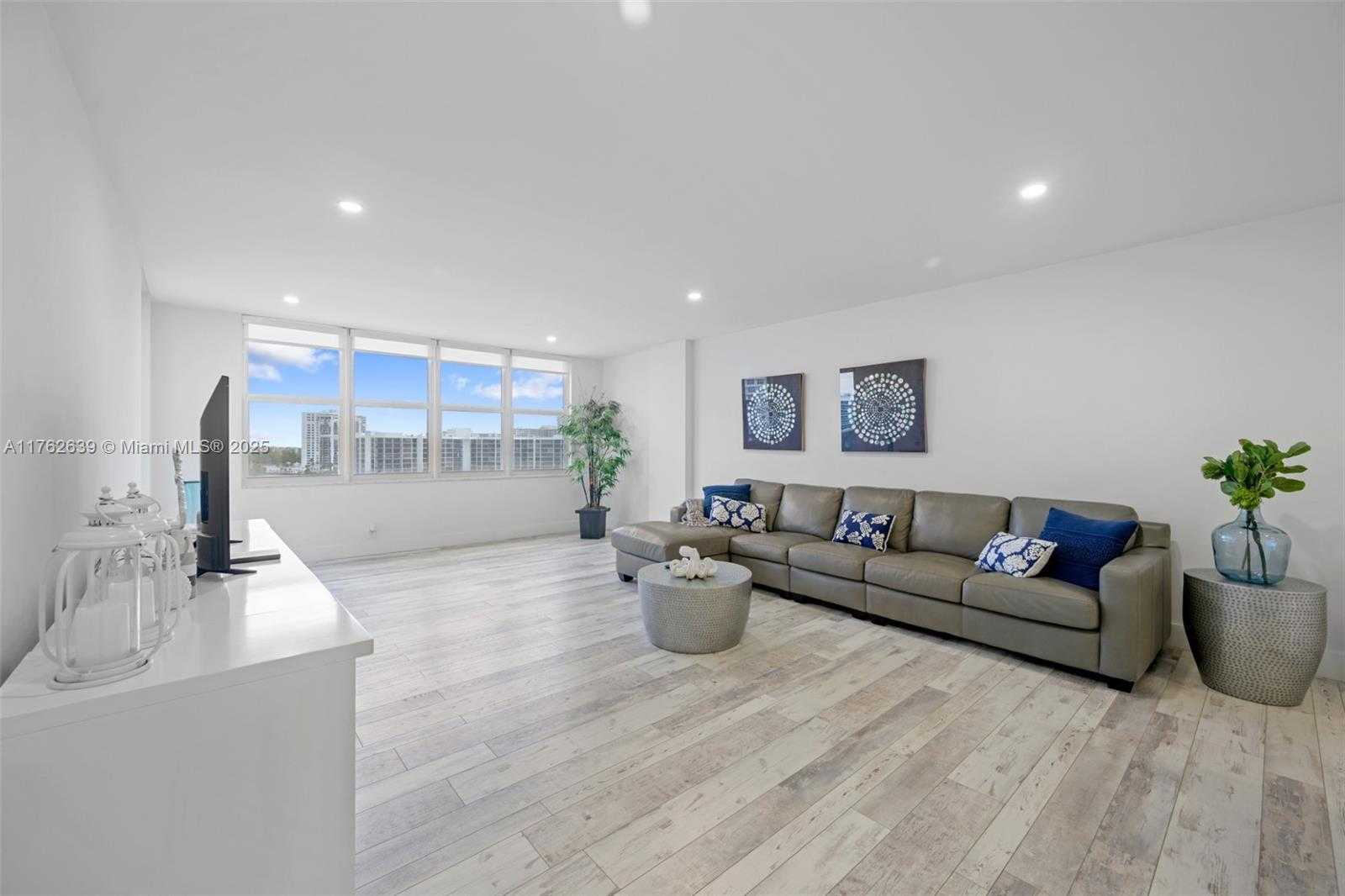 Small Image of 3725 SOUTH OCEAN DR #924, Hollywood Number 2