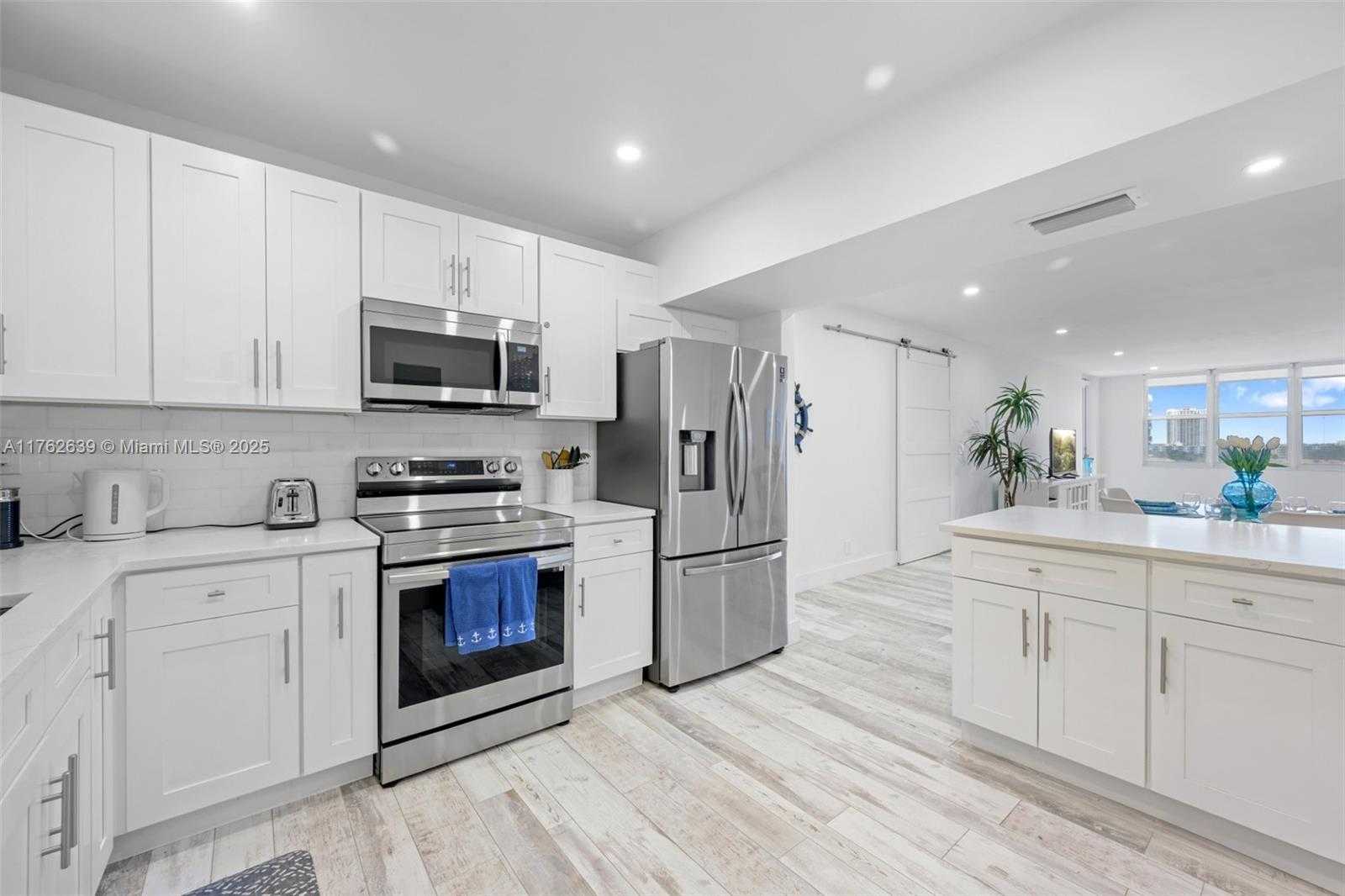 Small Image of 3725 SOUTH OCEAN DR #924, Hollywood Number 9