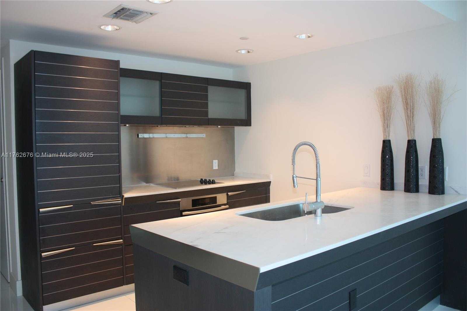 Small Image of 200 BISCAYNE BOULEVARD WAY #3611, Miami Number 3