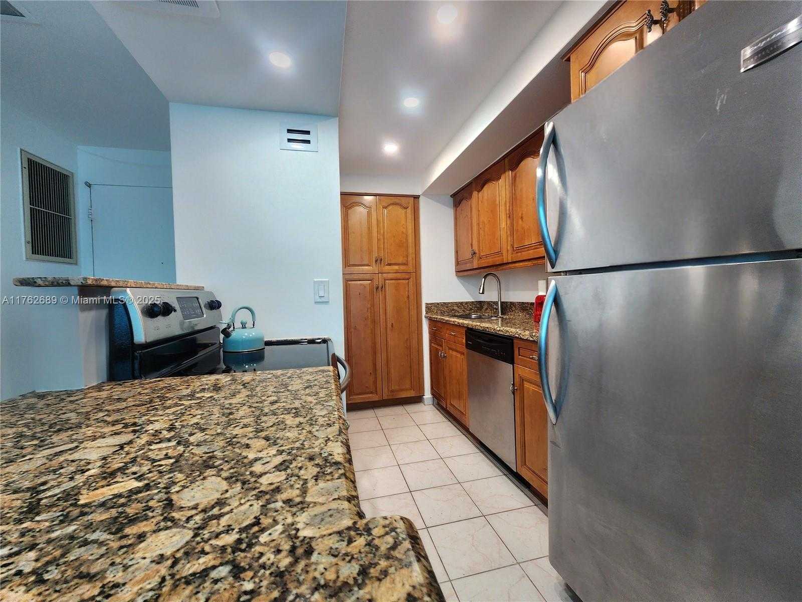 Small Image of 3505 SOUTH OCEAN DR #819, Hollywood Number 7