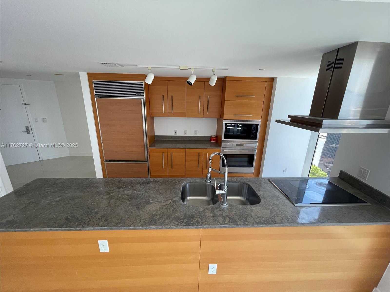 Small Image of 495 BRICKELL AVE #2610, Miami Number 12