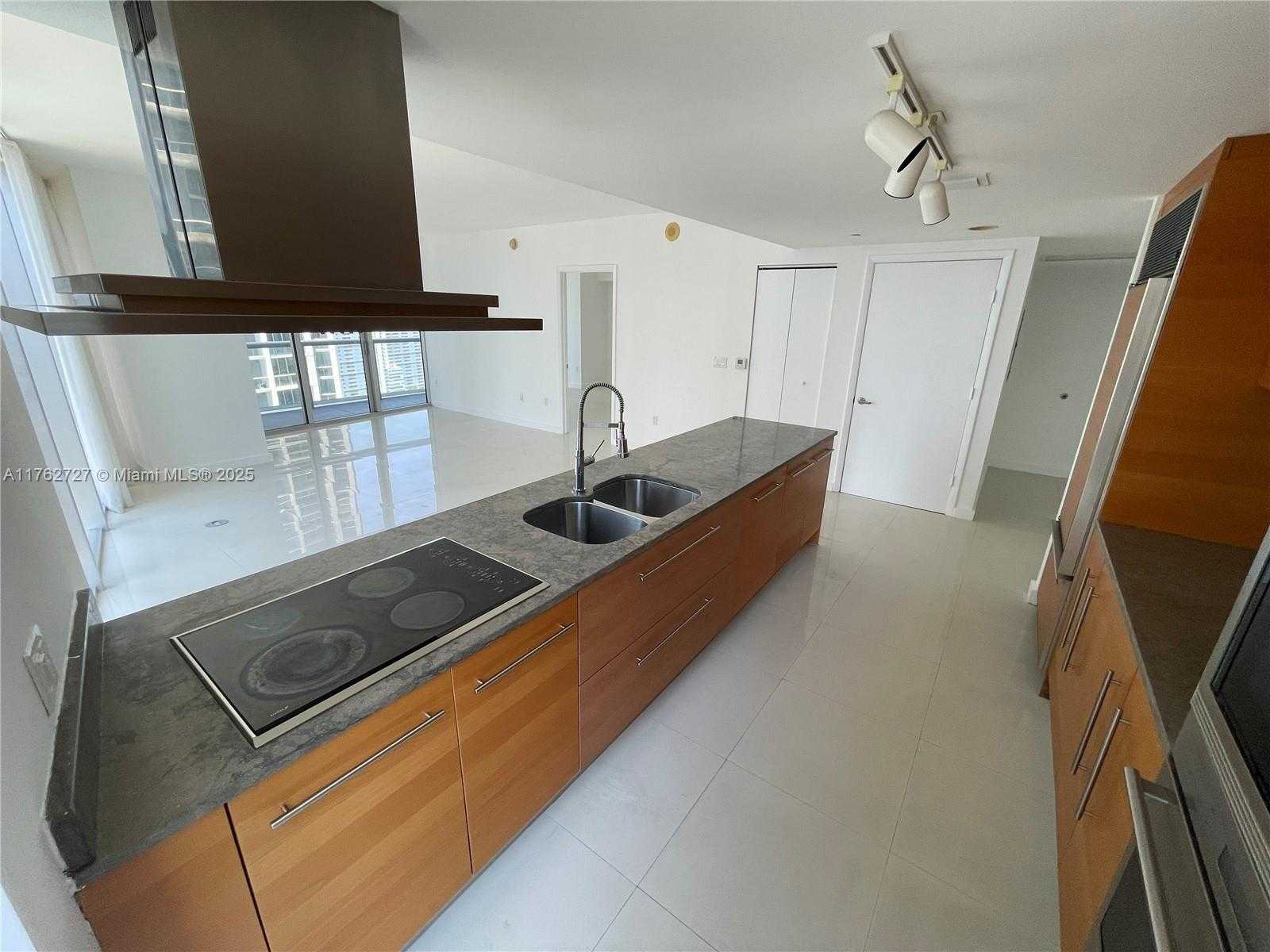 Small Image of 495 BRICKELL AVE #2610, Miami Number 14