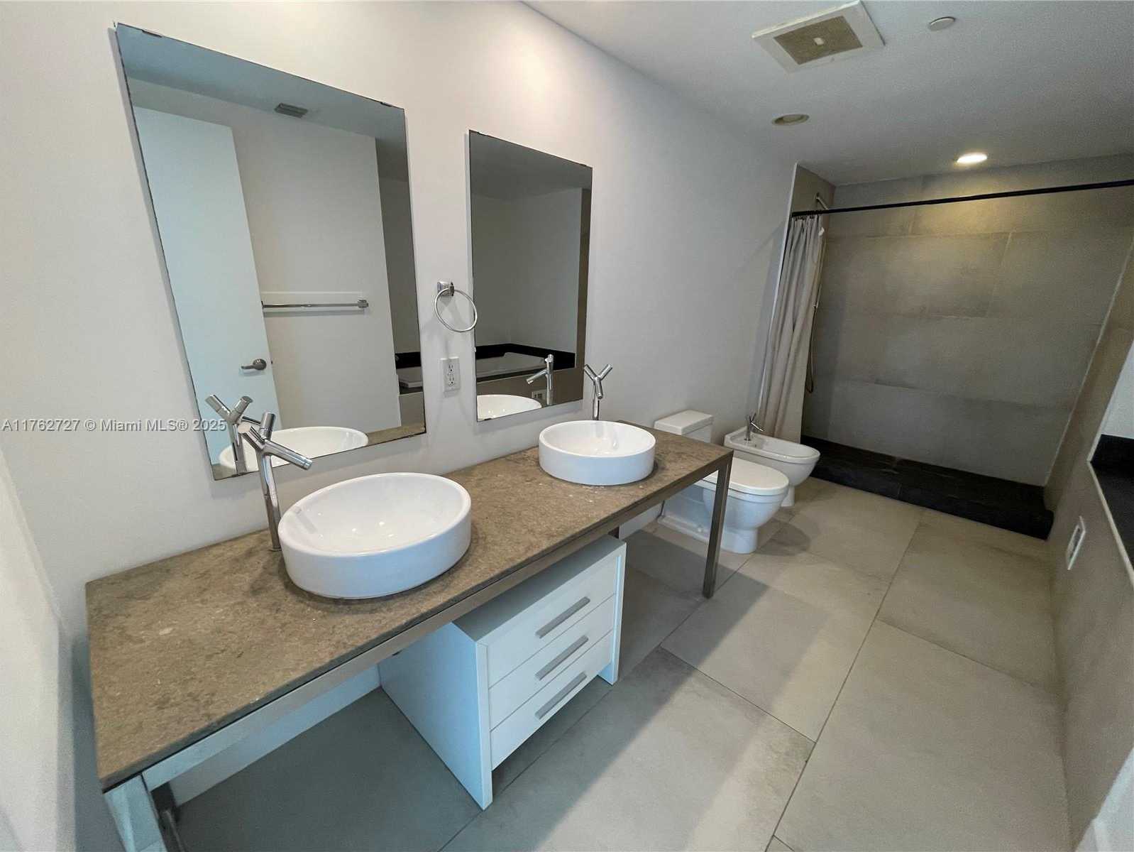 Small Image of 495 BRICKELL AVE #2610, Miami Number 7
