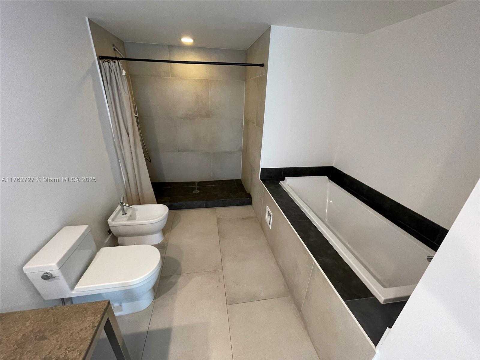 Small Image of 495 BRICKELL AVE #2610, Miami Number 8