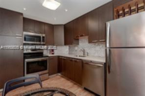 Small Image of 500 BAYVIEW DR #420, Sunny Isles Beach Number 3