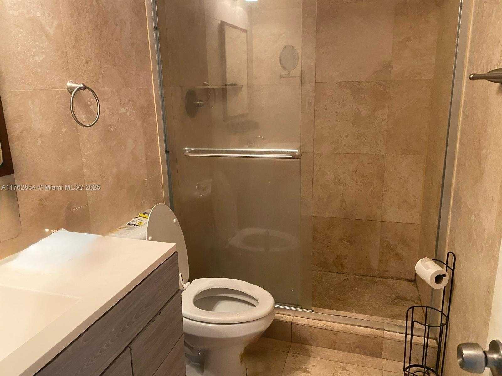 Small Image of 400 KINGS POINT DR #209, Sunny Isles Beach Number 3