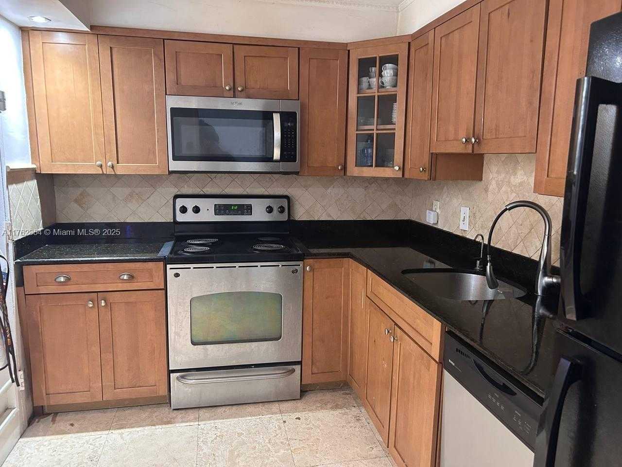 Small Image of 400 KINGS POINT DR #209, Sunny Isles Beach Number 4