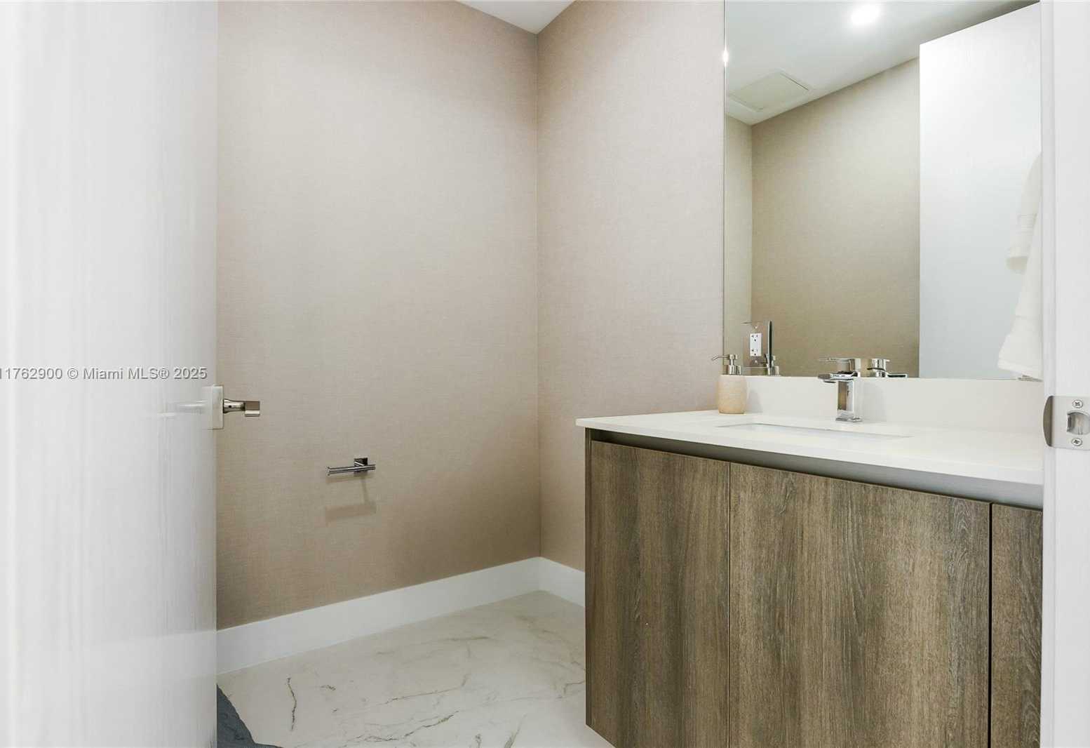 Small Image of 17550 COLLINS AVE #702, Sunny Isles Beach Number 10