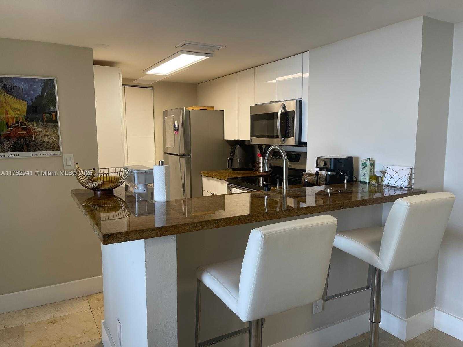 Small Image of 770 Claughton Island Dr, Miami, FL 33131, USA Number 14