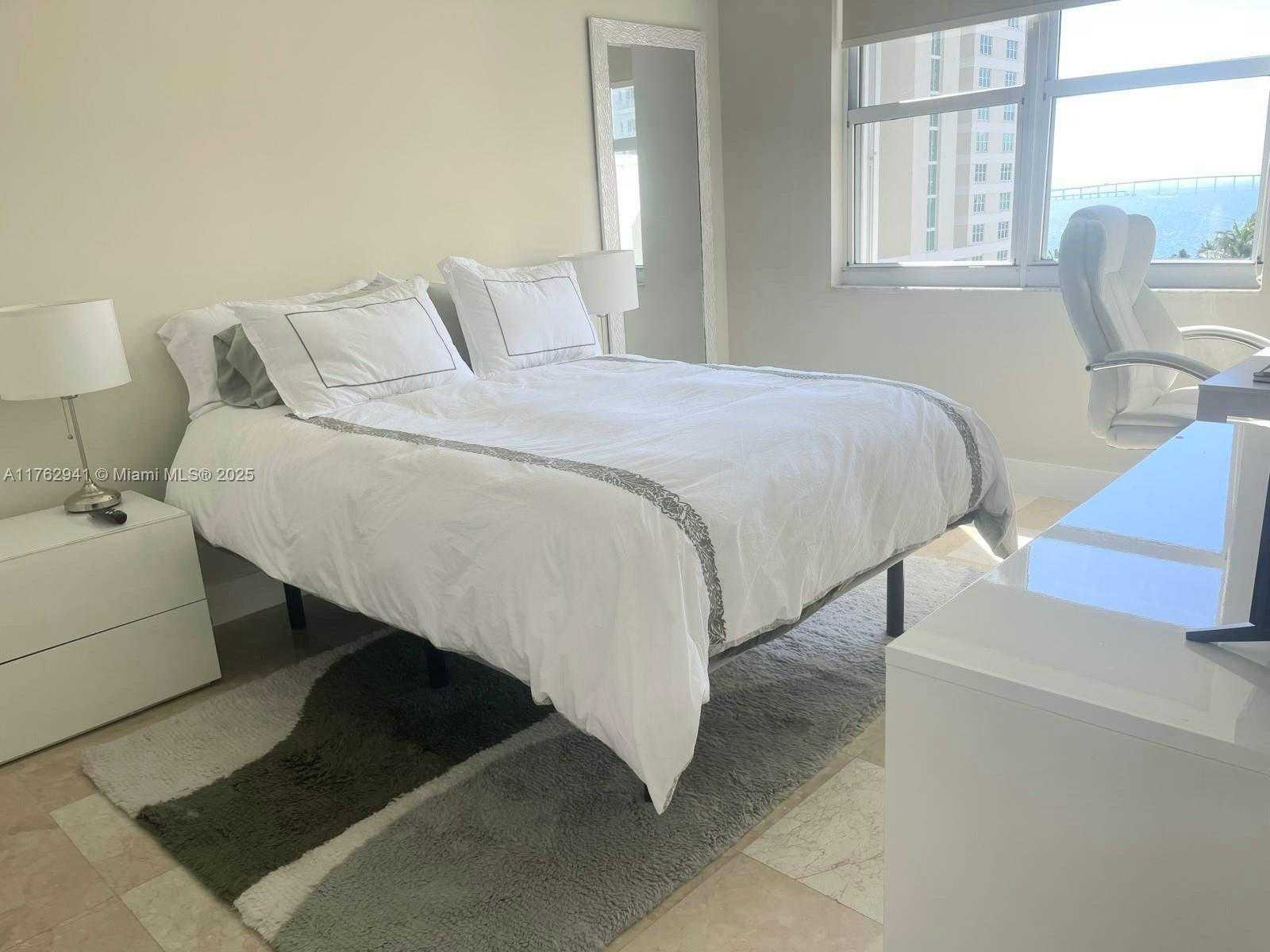Small Image of 770 Claughton Island Dr, Miami, FL 33131, USA Number 17